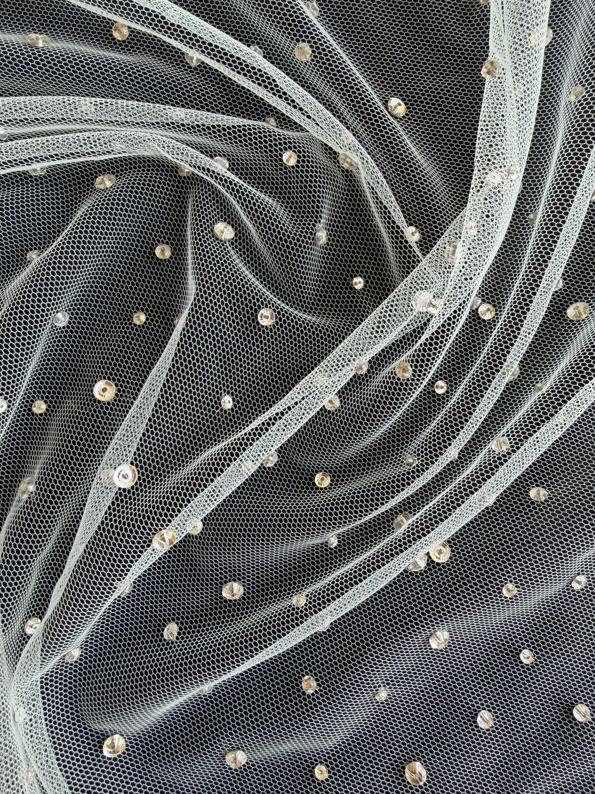 Tulle brodé de perles ivoire - EB1061