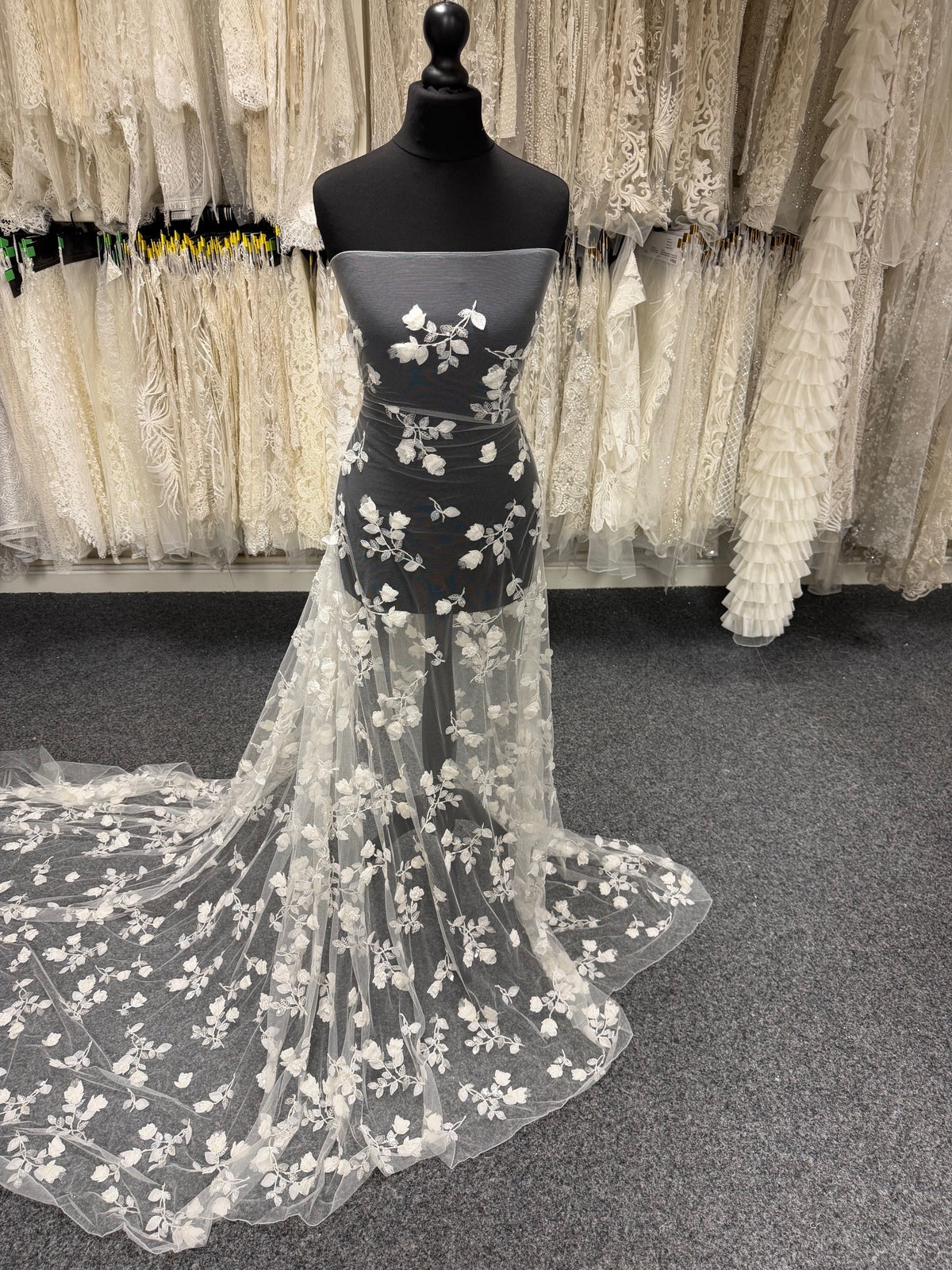 Tulle ivoire brodé de perles en 3D - EB1063