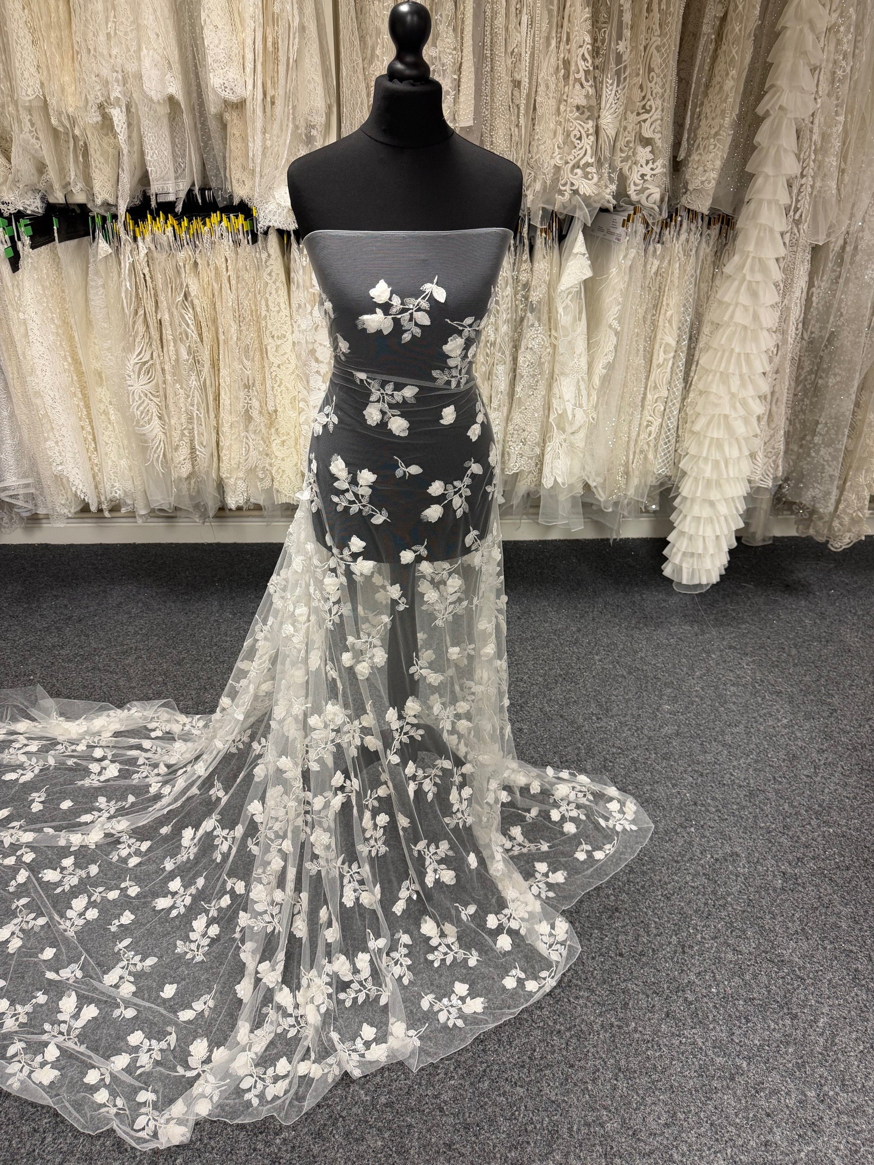 Tulle ivoire brodé de perles en 3D - EB1063