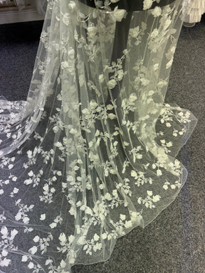 Tulle ivoire brodé de perles en 3D - EB1063