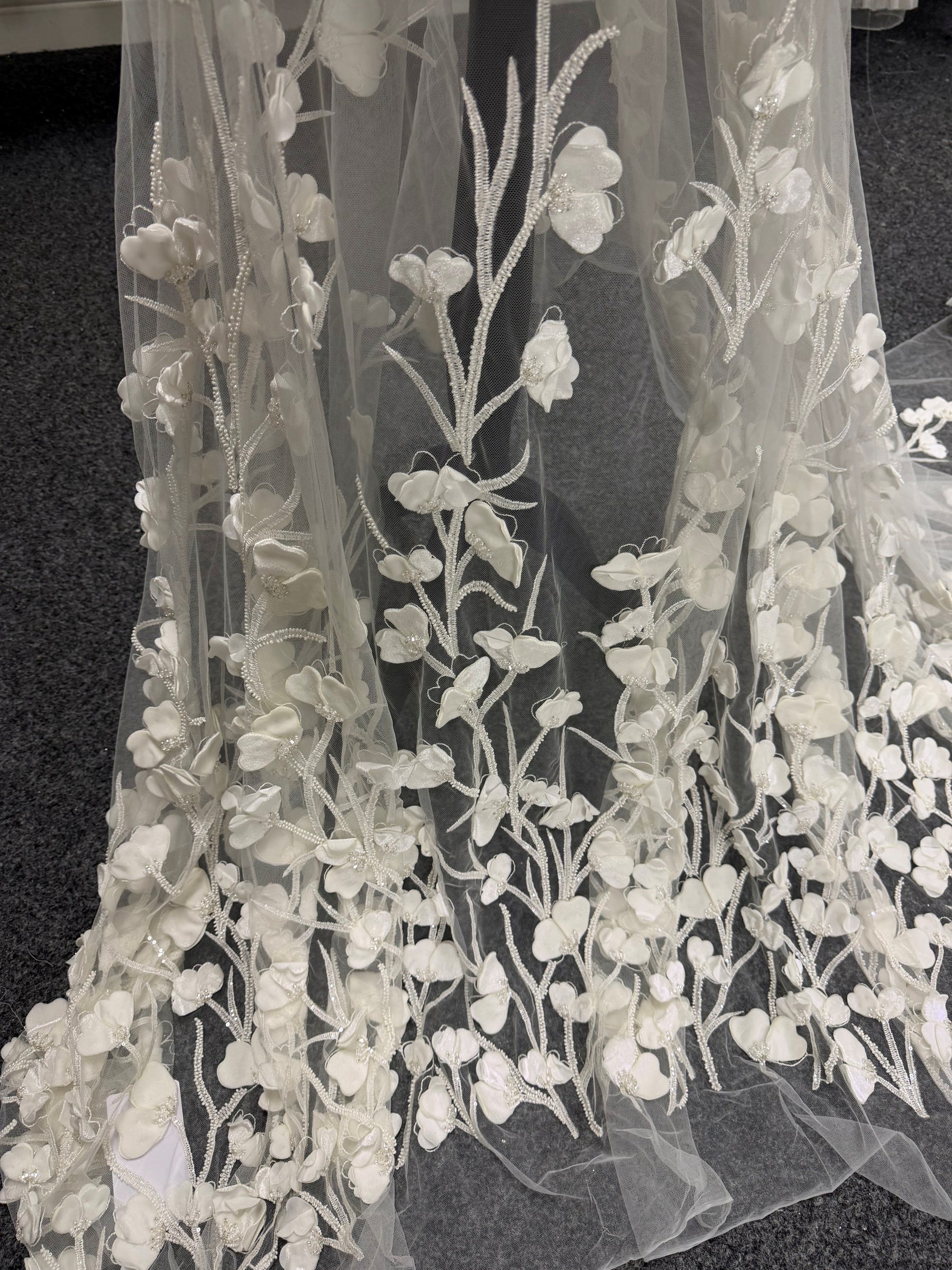 Tulle ivoire brodé de perles 3D - EB1082