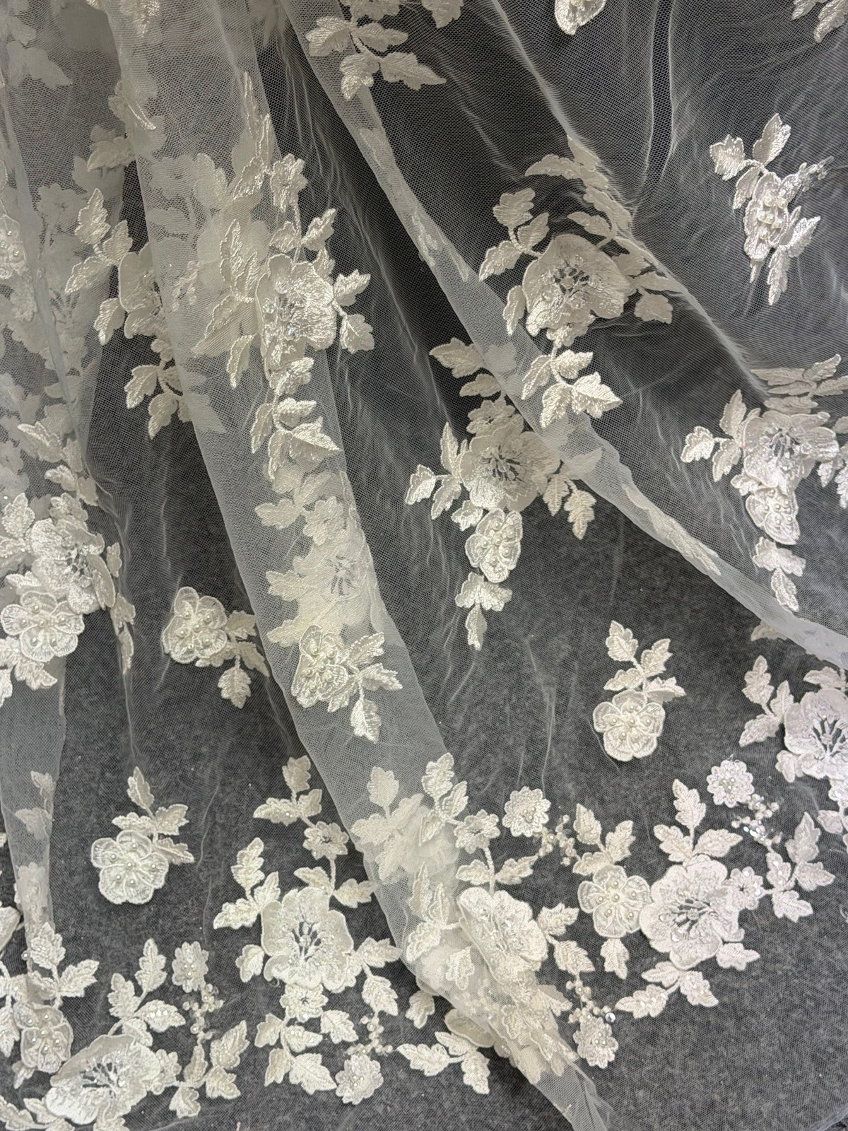 Tulle ivoire brodé de perles 3D - EB1088