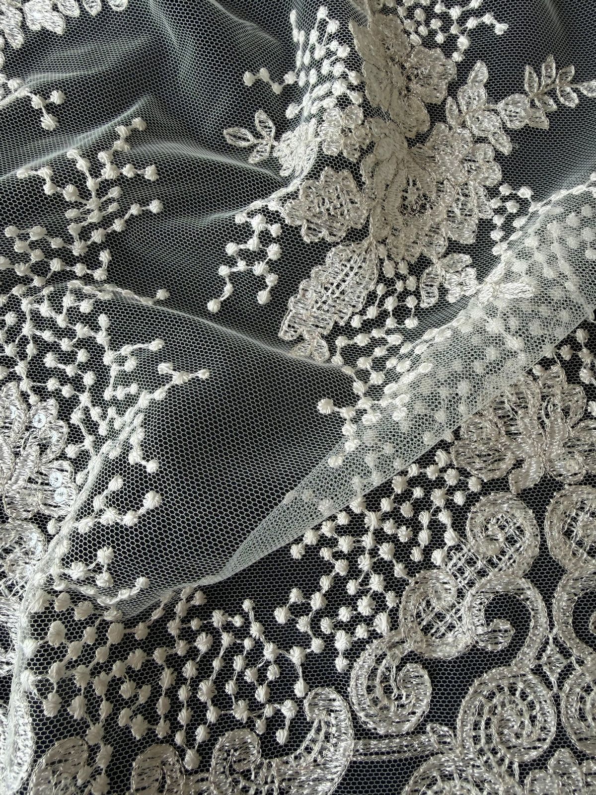 Dentelle brodée de sequins ivoire - EB3034