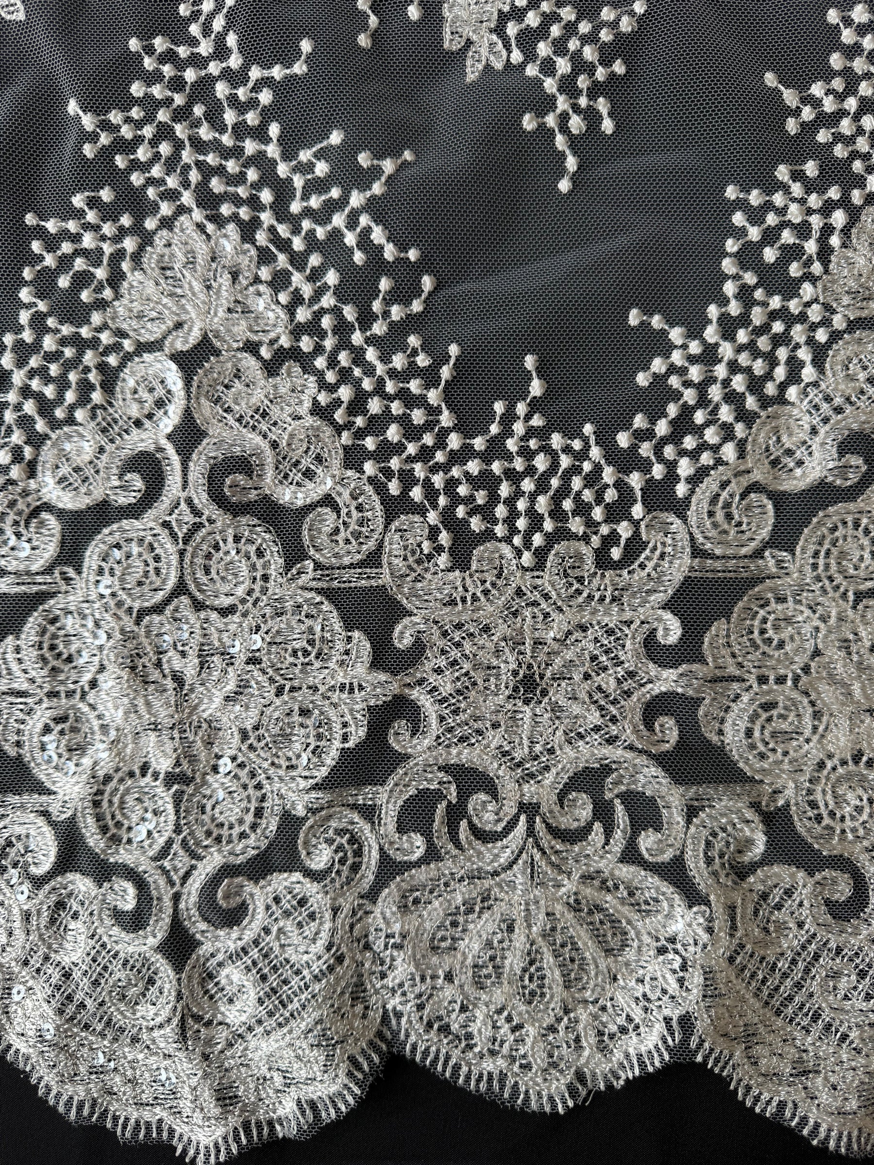 Dentelle brodée de sequins ivoire - EB3034