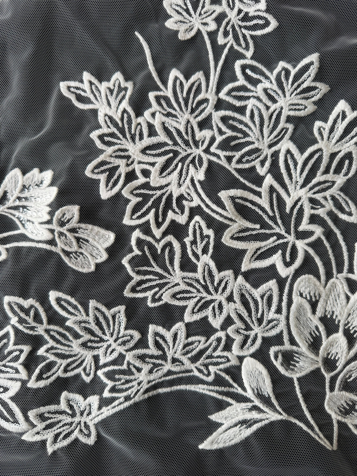 Dentelle brodée de sequins ivoire - EB3035