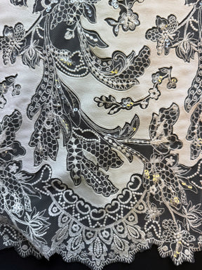 Dentelle brodée ornée de tissu ivoire - EB3039