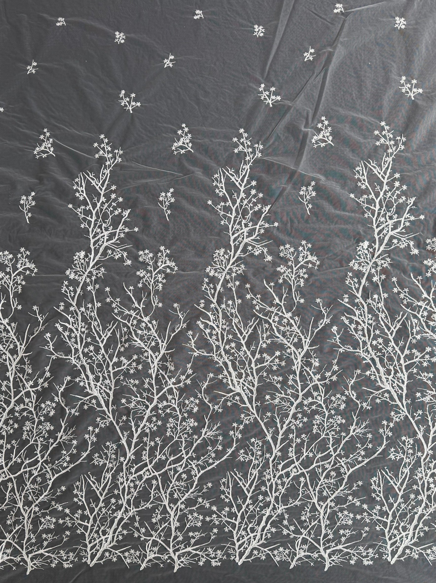 Dentelle brodée de sequins ivoire - EB3043