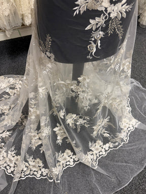 Dentelle brodée de sequins ivoire - EB3044