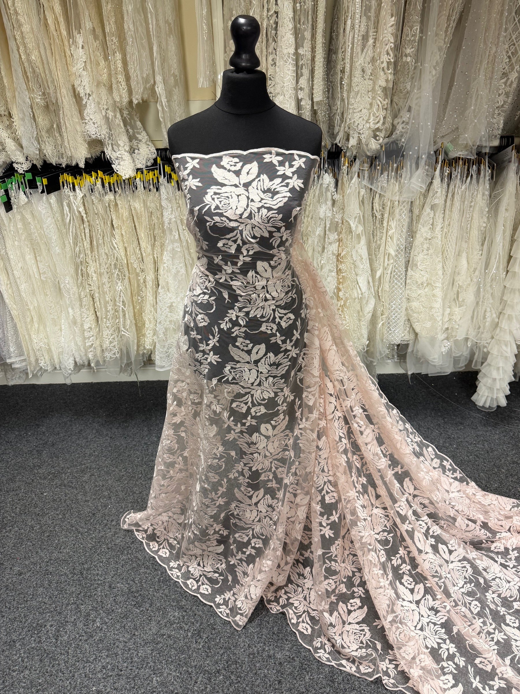 Dentelle brodée rose pâle – EB5018