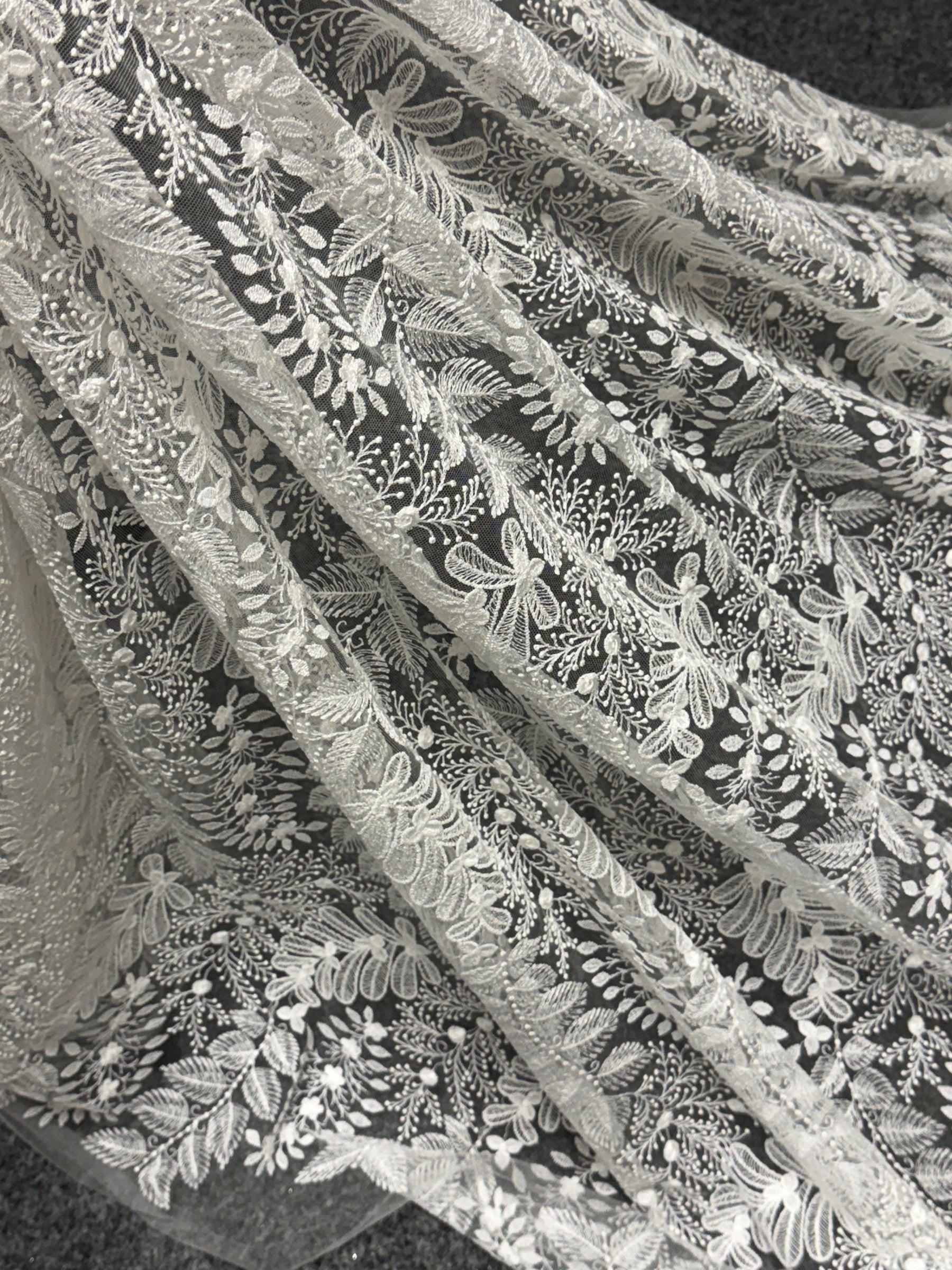 Dentelle brodée ivoire – Indispensable