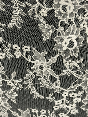 Dentelle Chantilly ivoire à cordons - Rorie