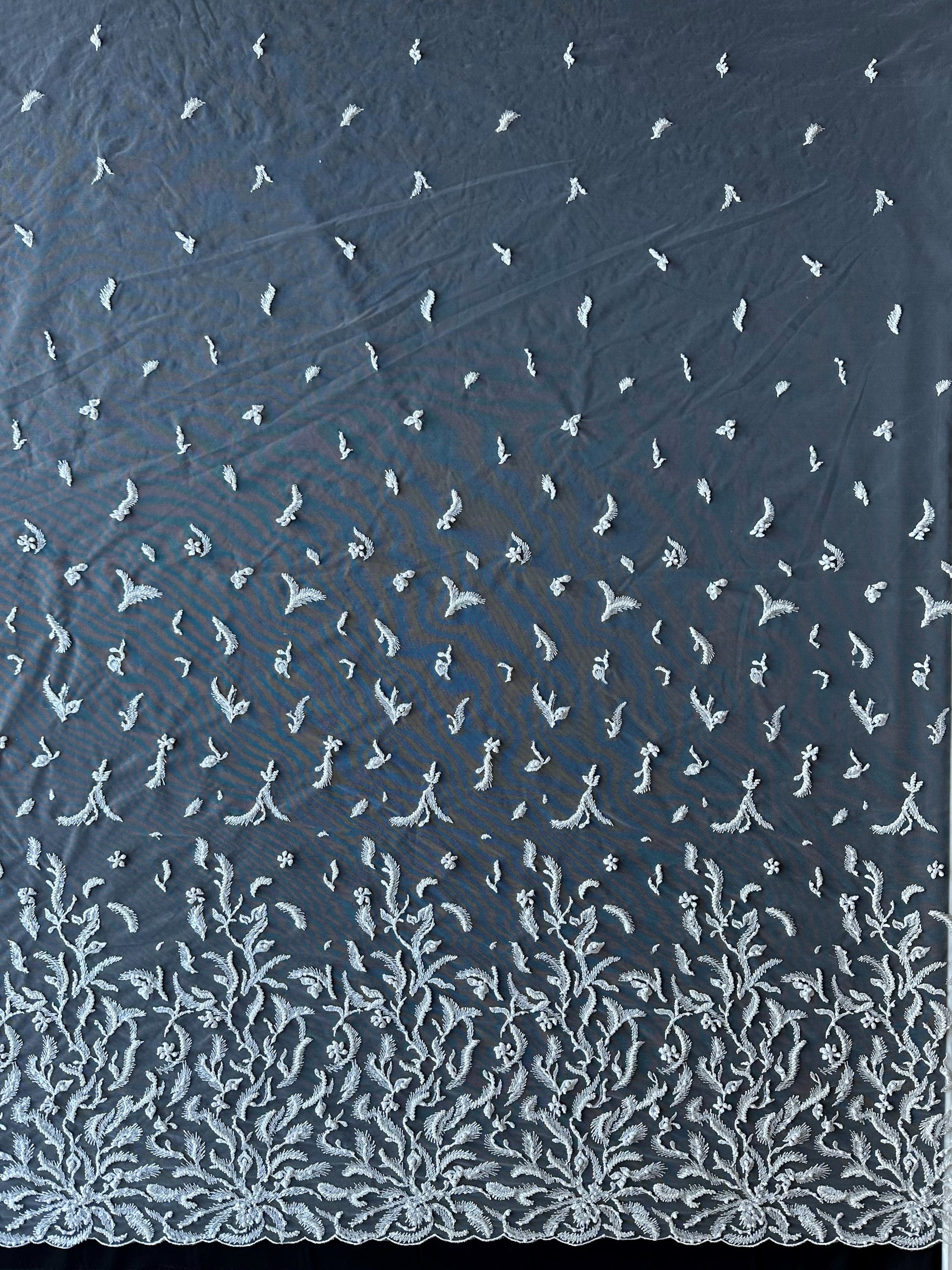 Oreiller en dentelle perlée ivoire