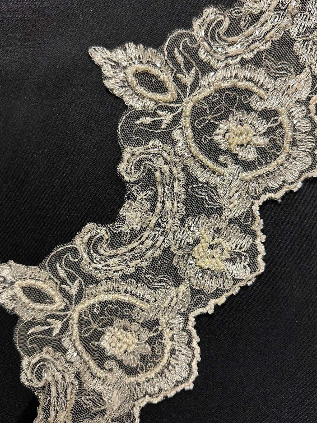 Bordure en dentelle brodée ivoire - Sappy (CF T 052)
