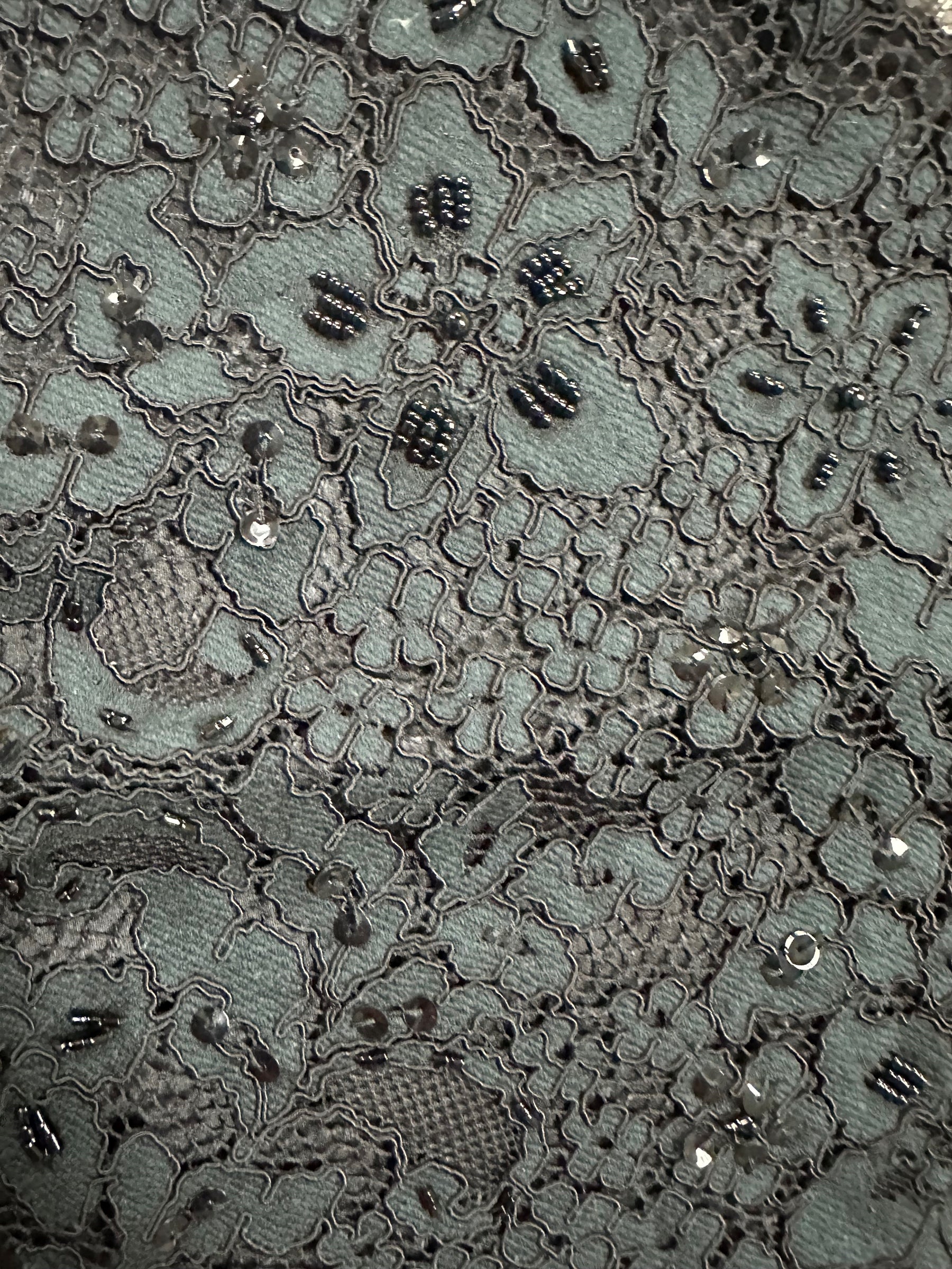 Dentelle noire perlée et cordée - Autriche