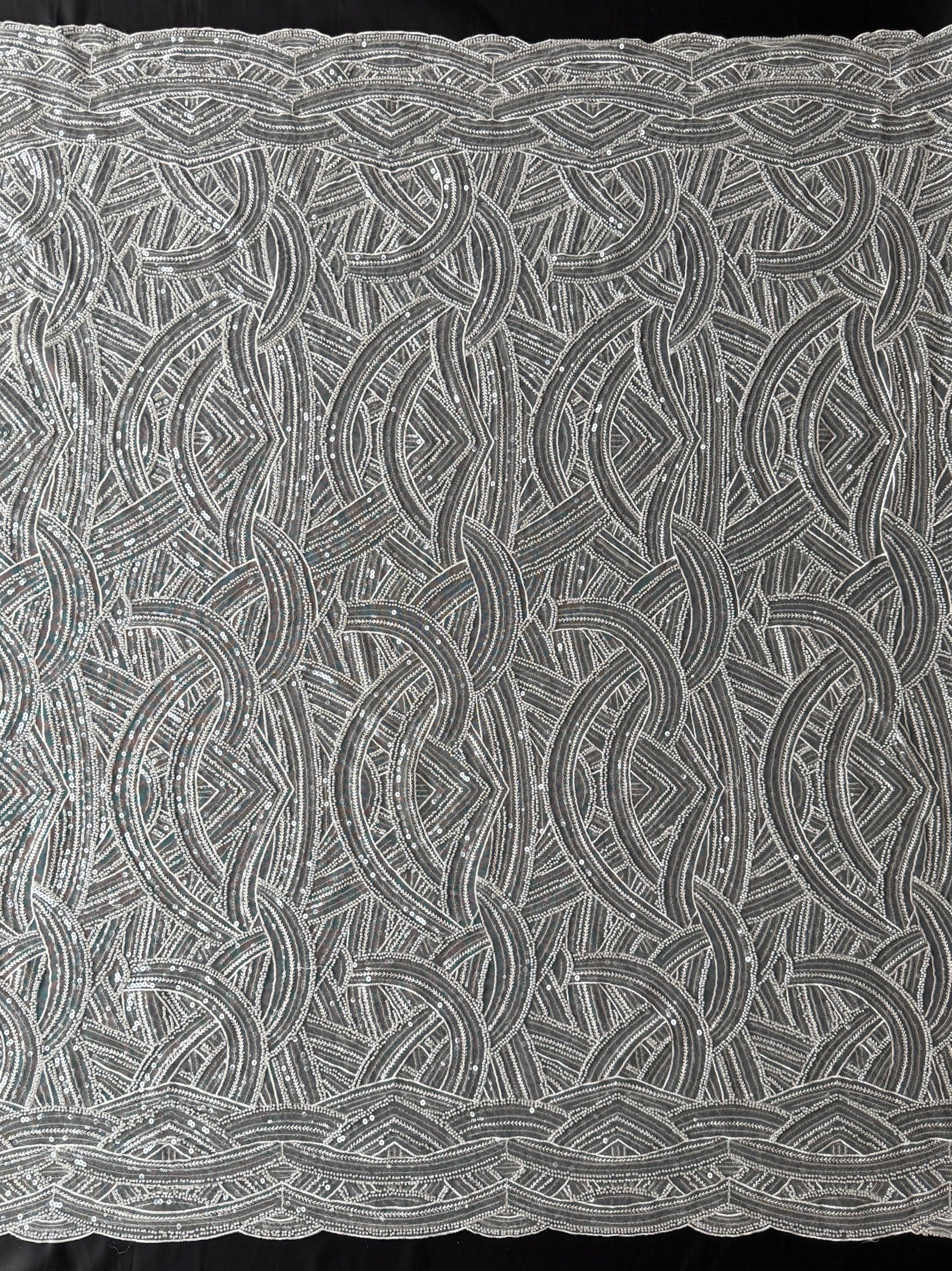 Tulle brodé de perles ivoire - EB1056
