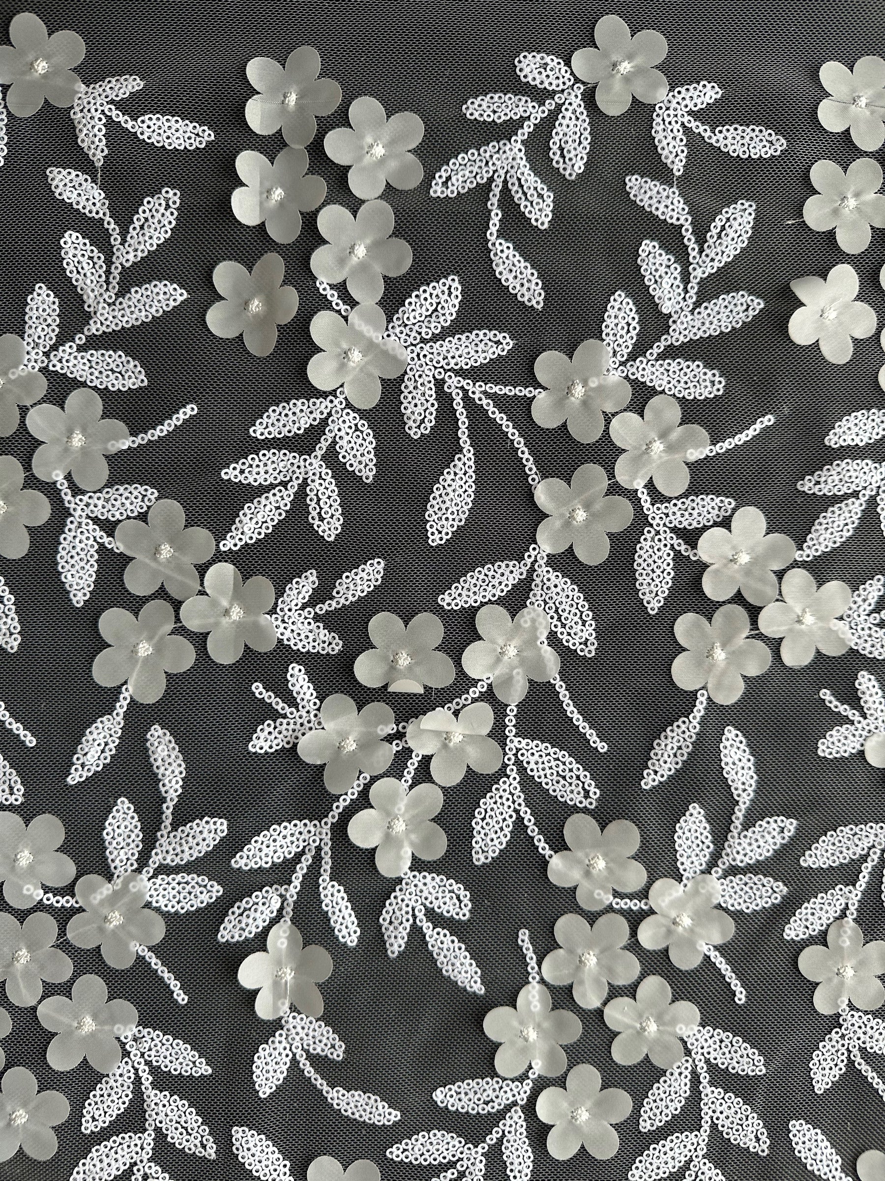 Dentelle brodée ivoire 3D – Finch