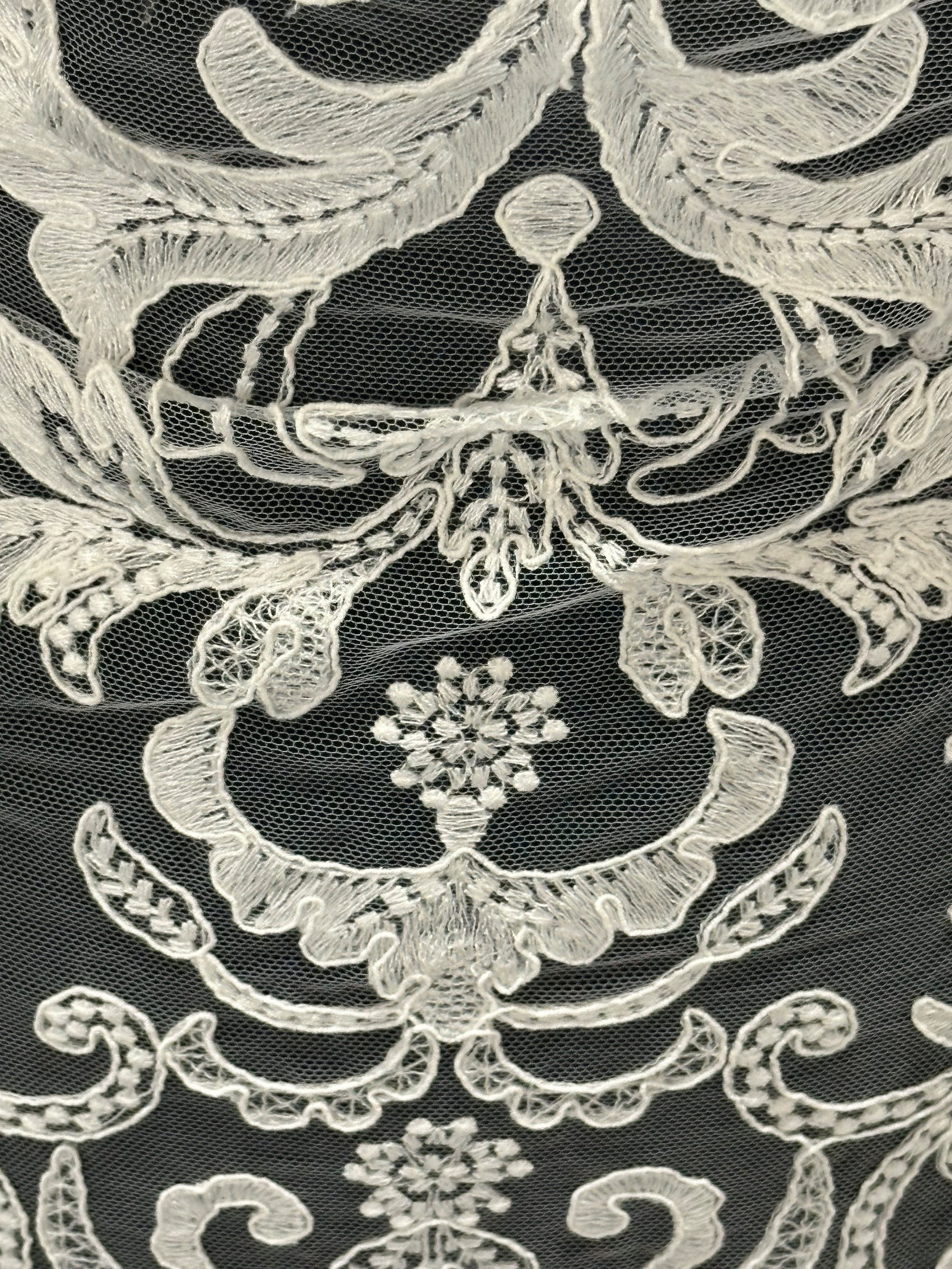 Dentelle cordée ivoire – Marika