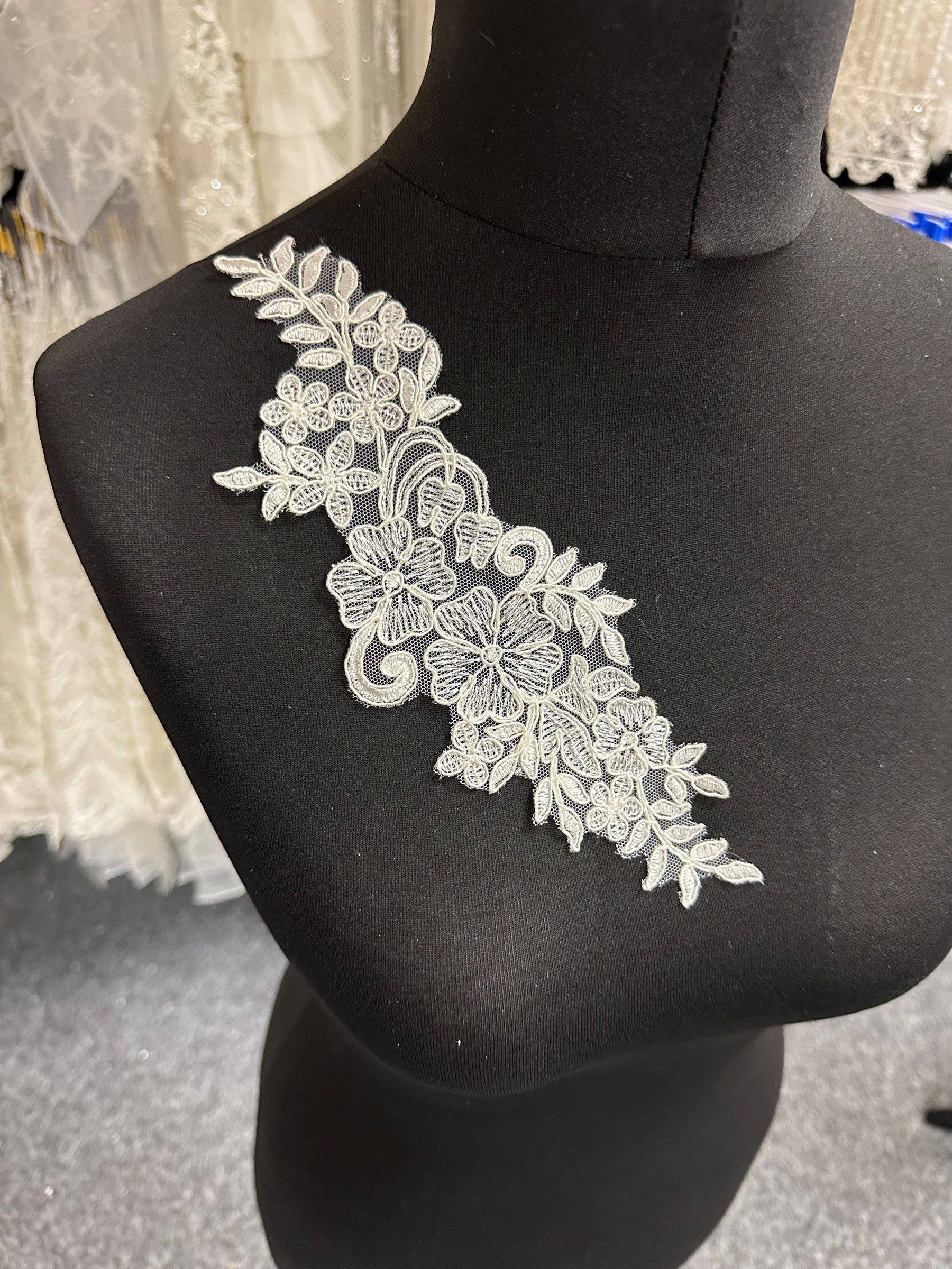 Applique en dentelle cordée ivoire - Pardonnez