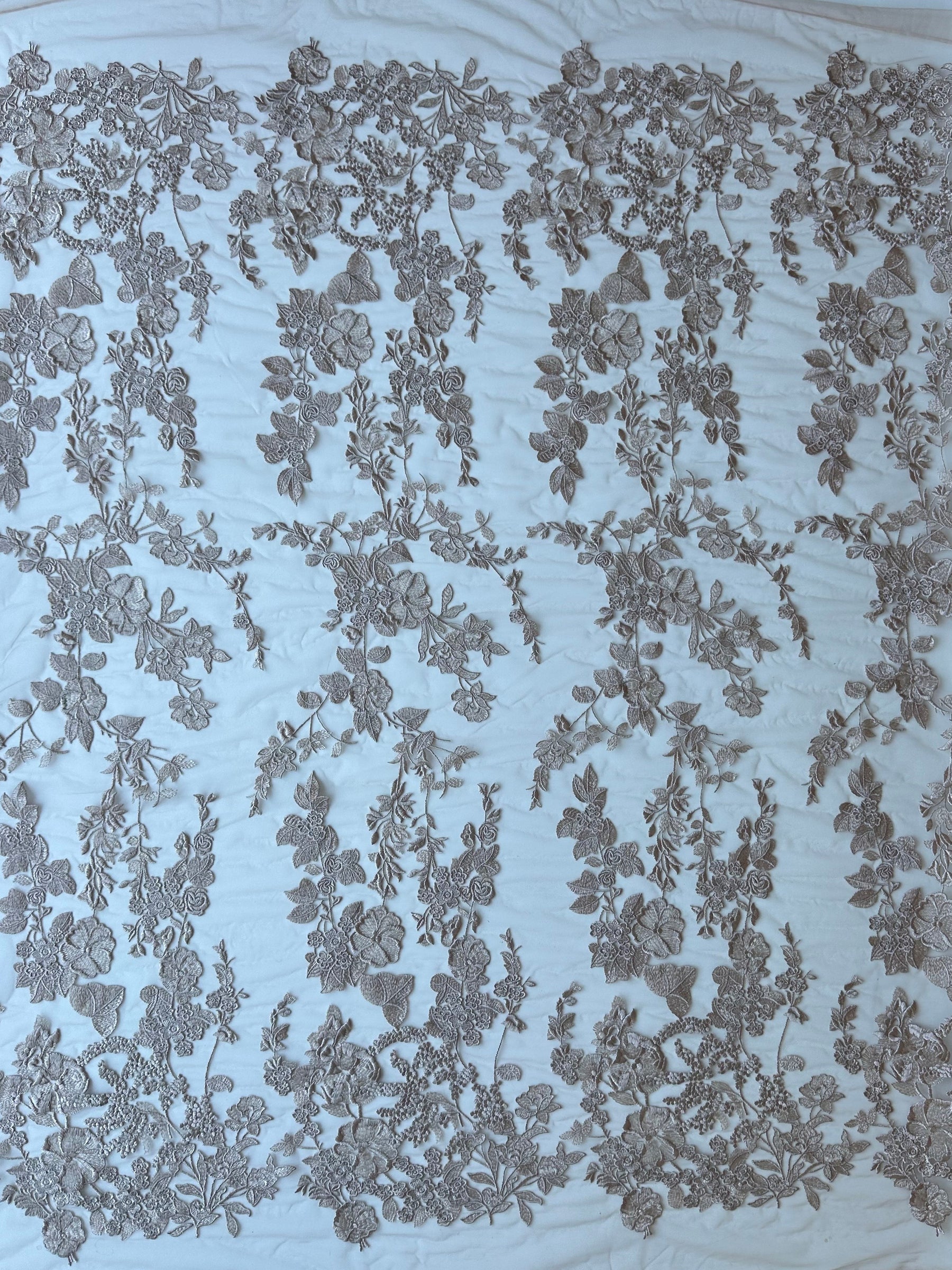 Dentelle brodée caramel - Garbo