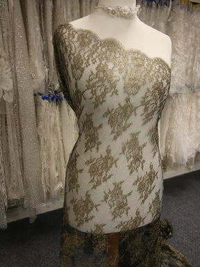 Dentelle Chantilly Or sur Noir - Natasha