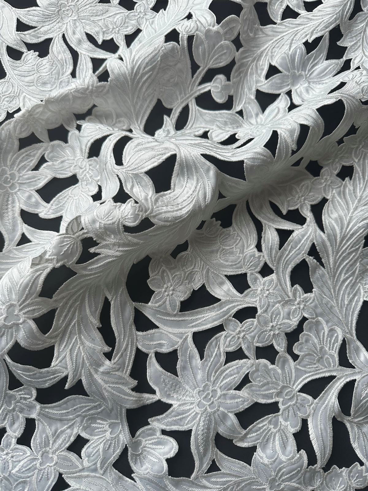 Satin ivoire découpé au laser - Lantana