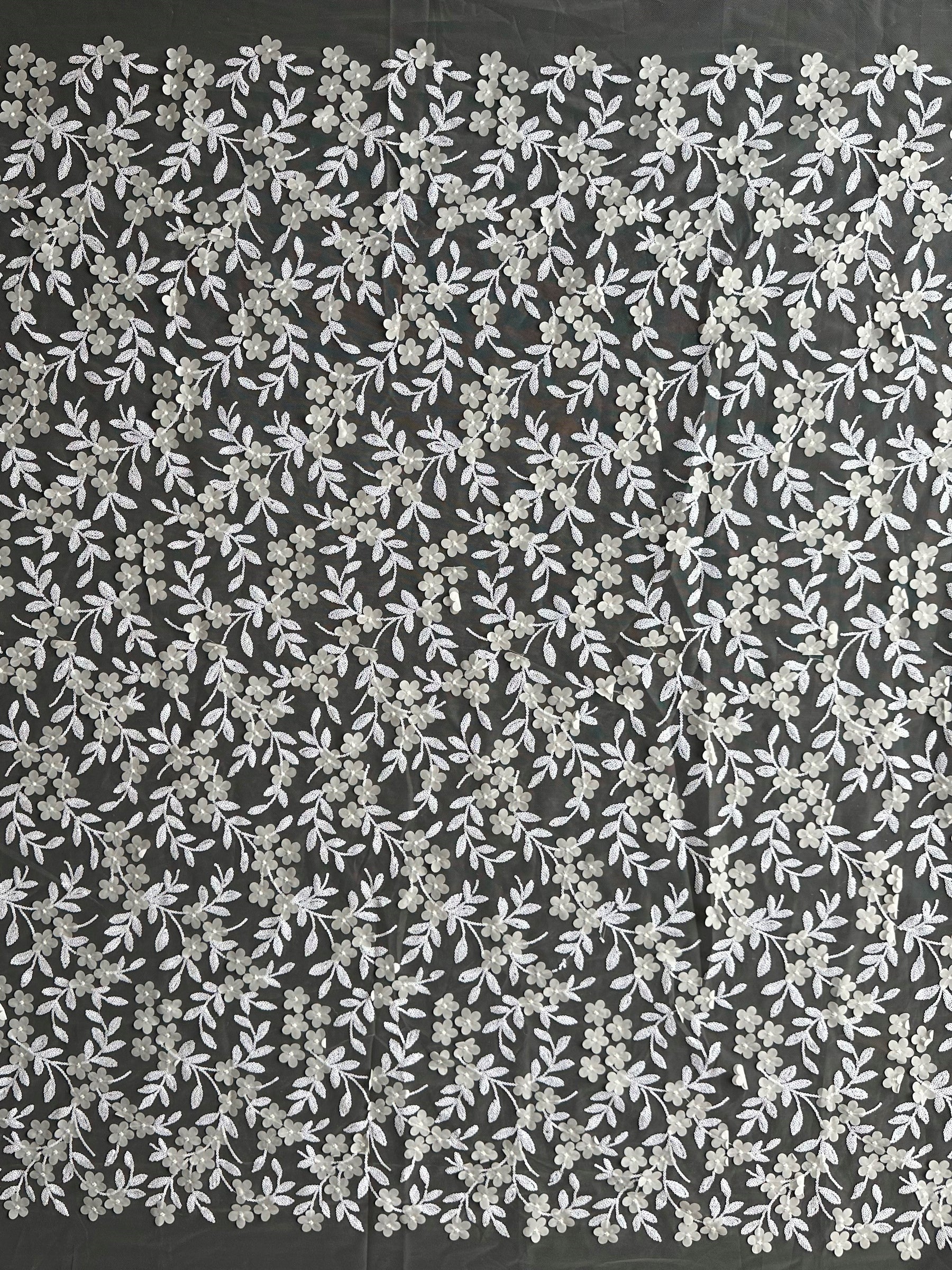 Dentelle brodée ivoire 3D – Finch