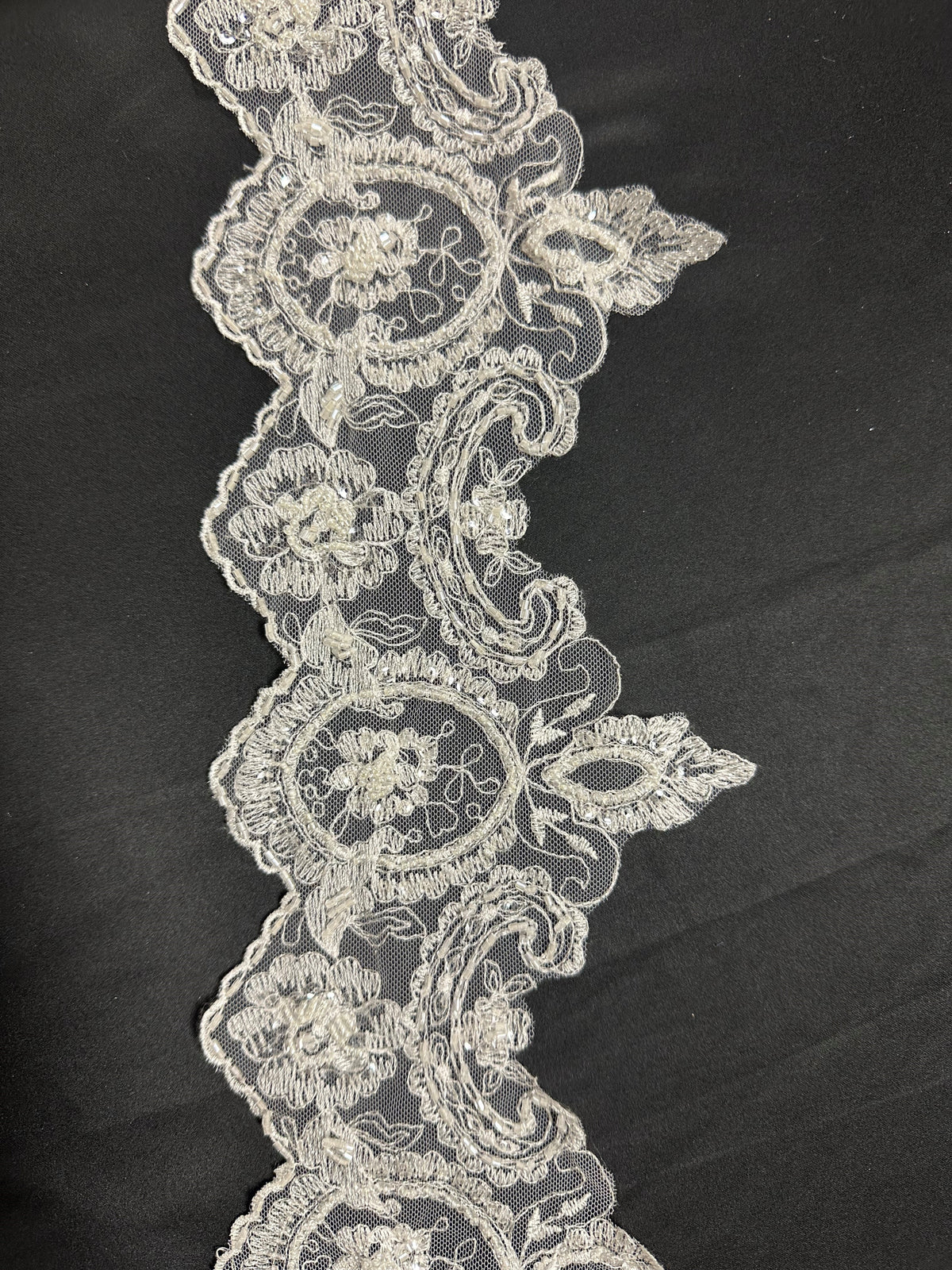 Bordure en dentelle brodée ivoire - Sienne (CF T 052)