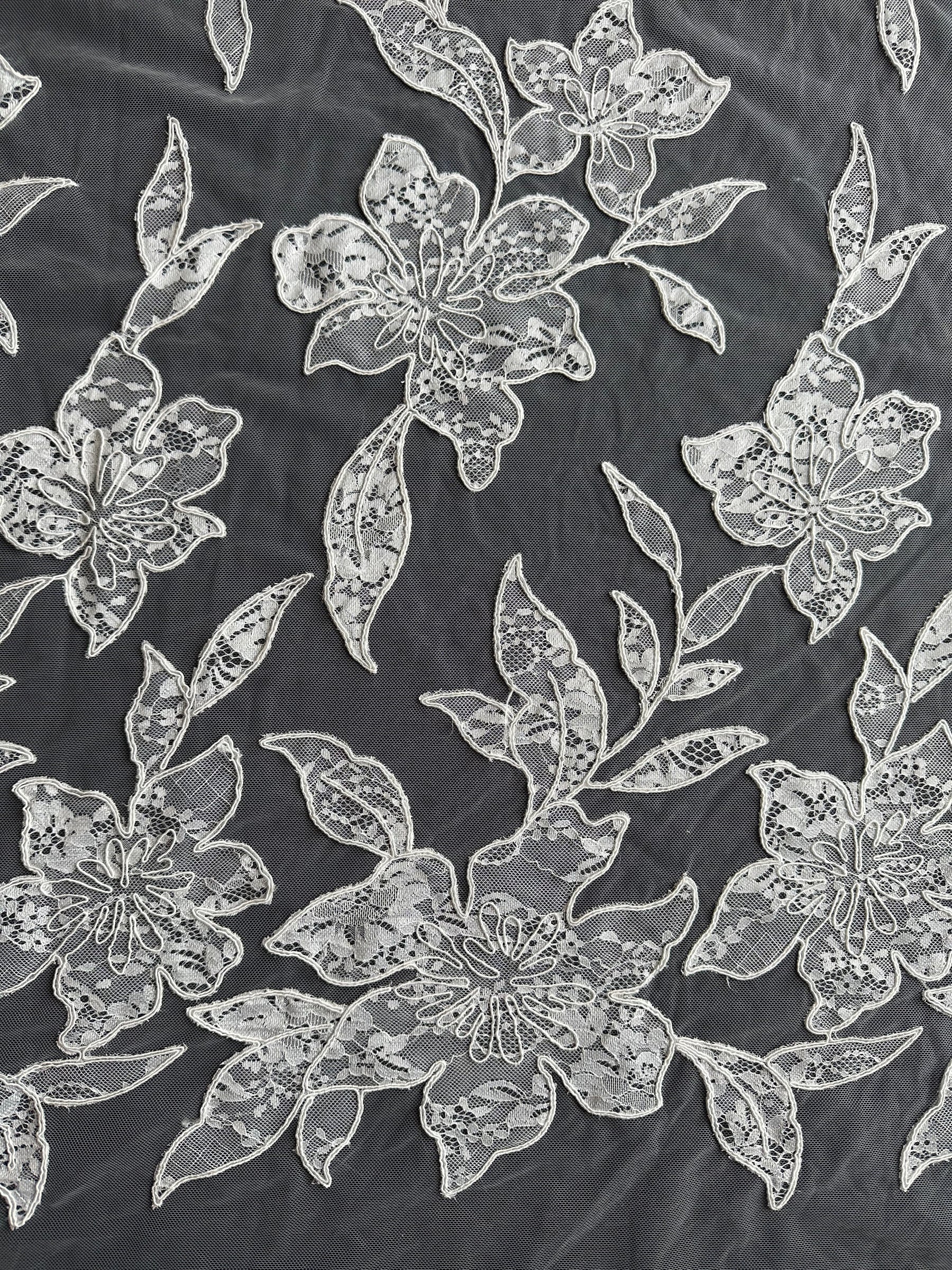 Dentelle contemporaine ivoire à cordon - Sawyer