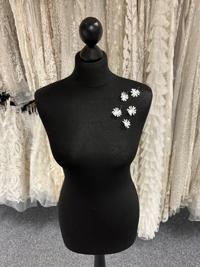 Dark Ivory Laser Cut Flowers - M15 (Bag of 144)