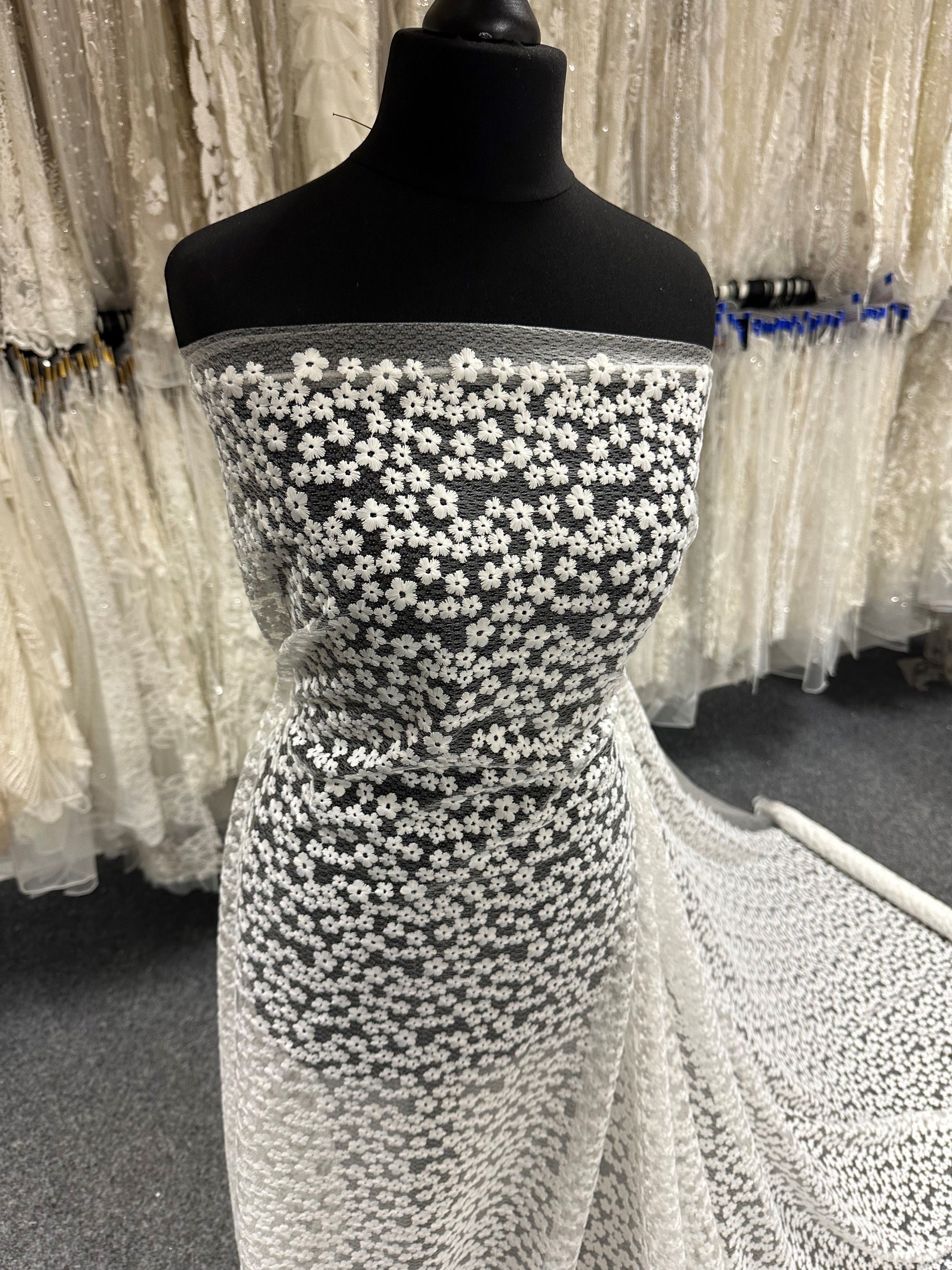 Dentelle florale brodée ivoire - Madcap