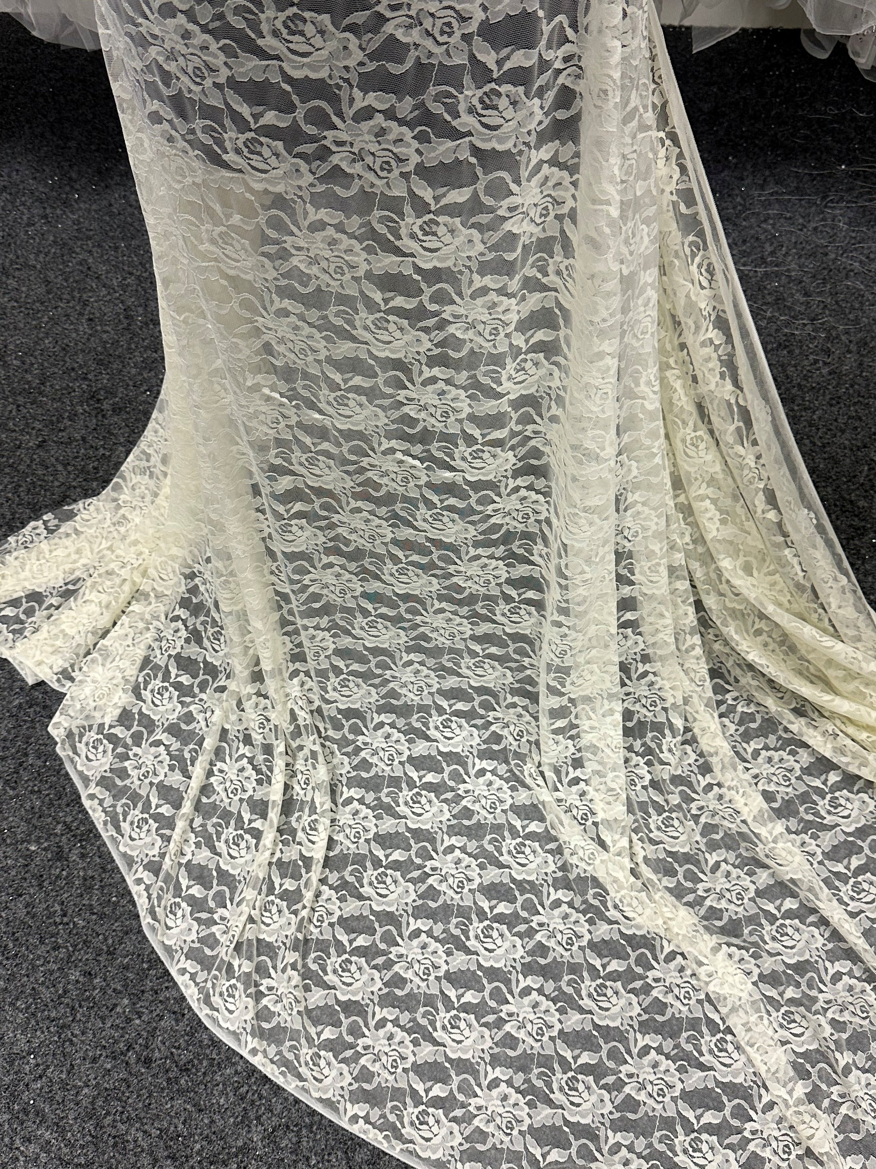 Dentelle extensible ivoire Raschel – Matina