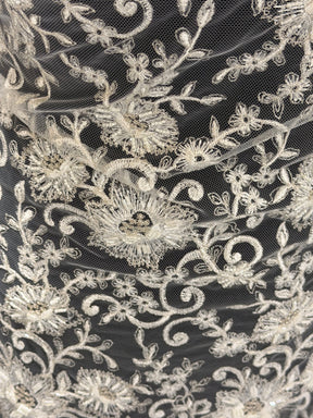 Dentelle perlée ivoire - P992
