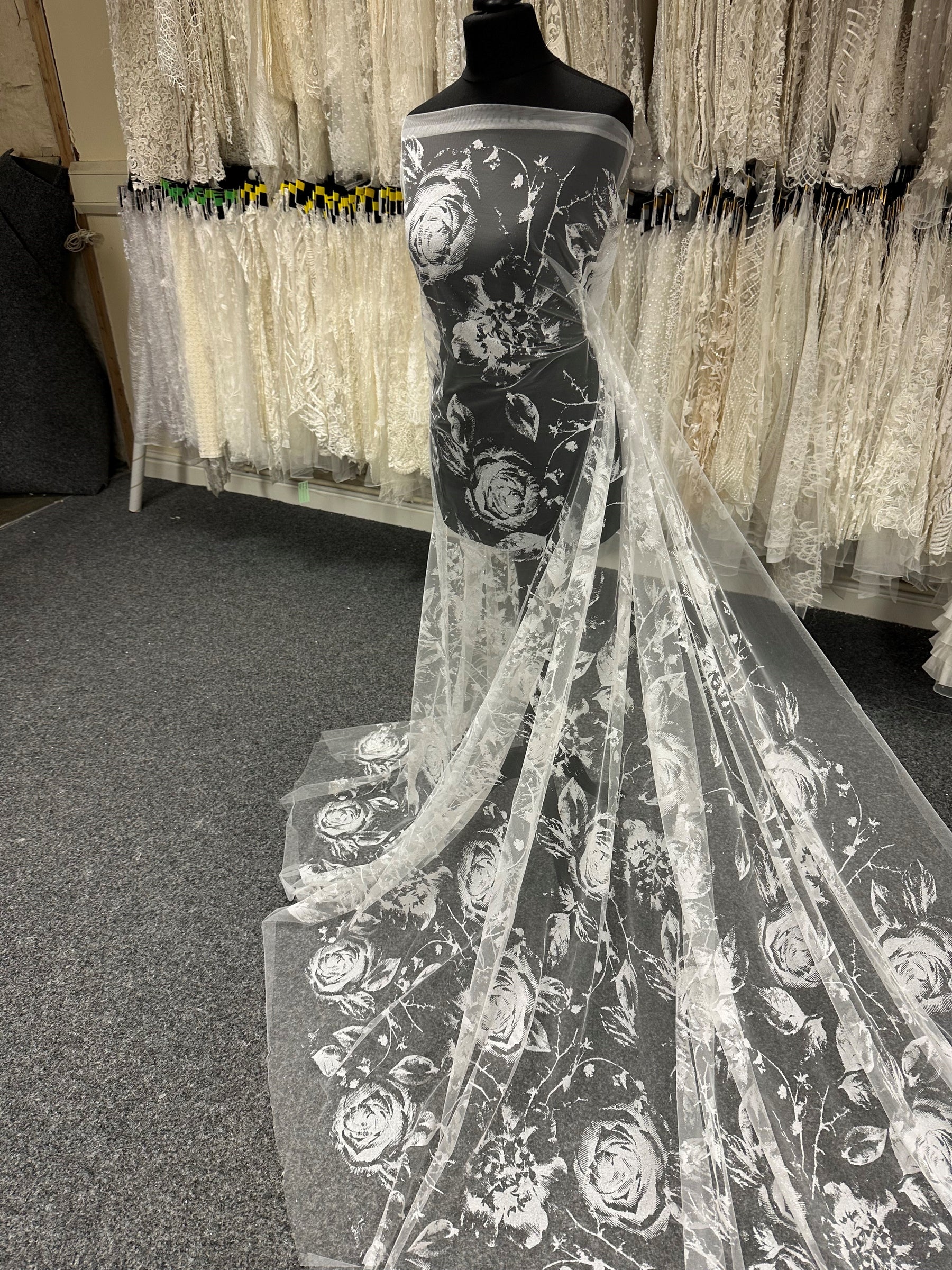Dentelle ivoire pailletée - Aiguille
