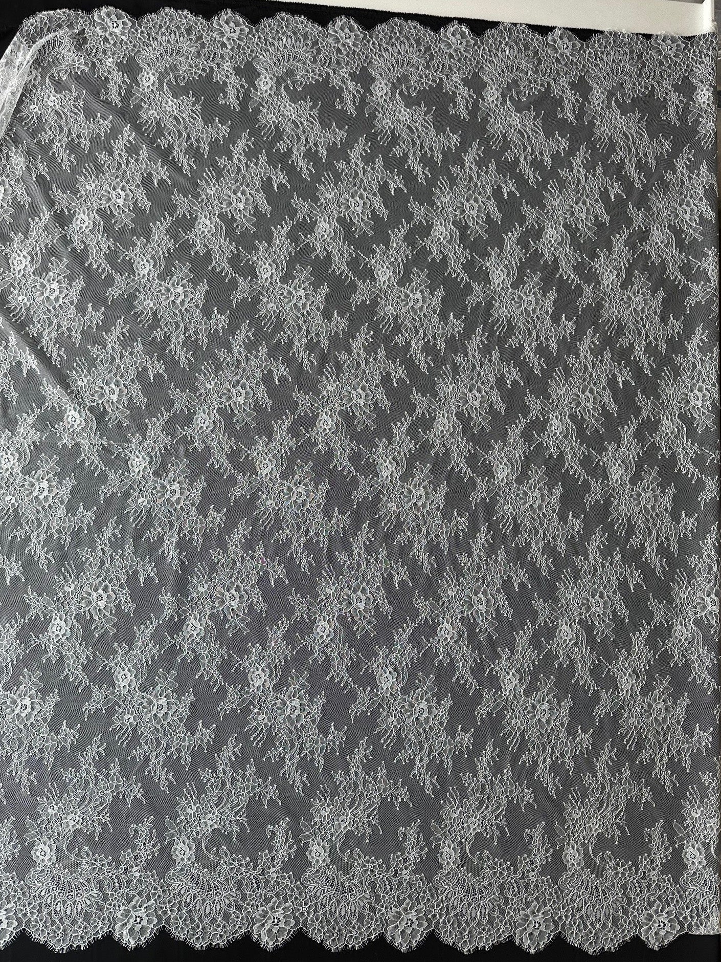 Dentelle Raschel blanche - P223