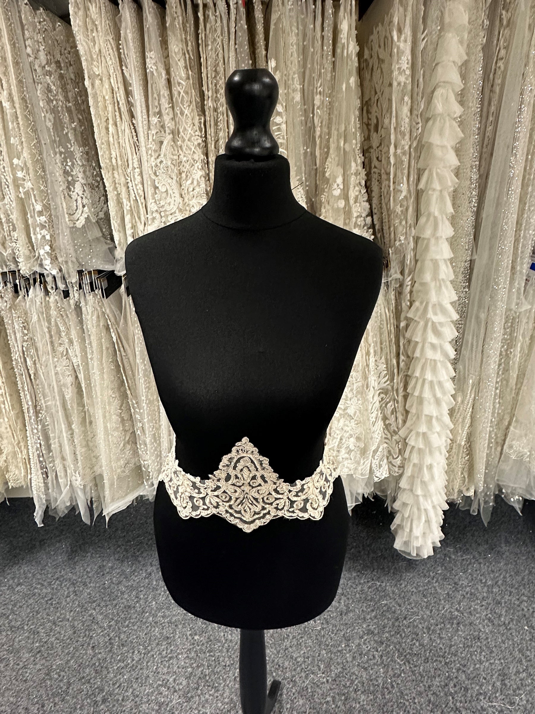 Bordure en dentelle perlée Cappuccino - Zara T 902 (CF)