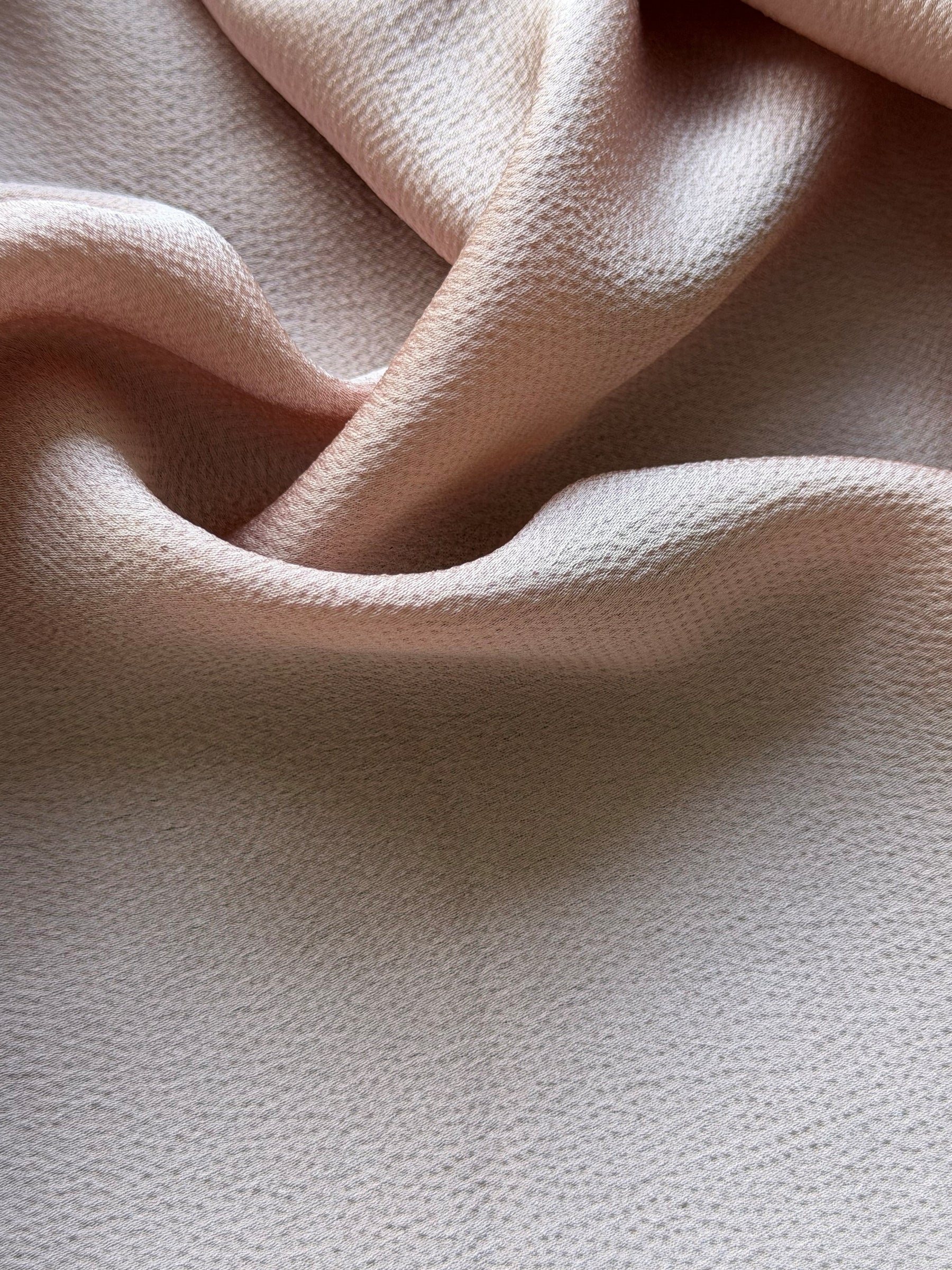 Crêpe polyester rose poudré - Temple