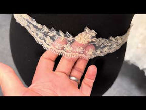 Ivoire/Champagne/Or avec bordure en dentelle - T52