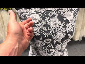 Tulle blanc brodé de perles en 3D - EB1003