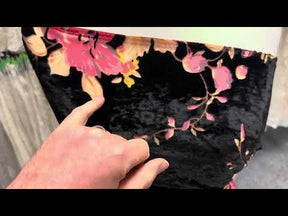Velours rose sur noir dévoré - Sacrosanct