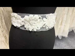 Bordure en dentelle ivoire 3D - T355