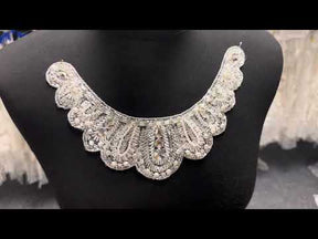 Broderie de cristal à l'encolure - AP 292 (CF)