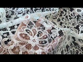 Dentelle Chantilly ivoire - P297