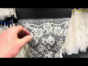 Dentelle Chantilly ivoire - P204