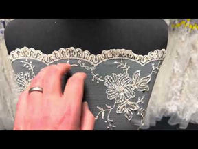 Dentelle perlée couleur champagne – P509