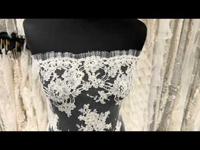 Dentelle Chantilly perlée et brodée couleur ivoire - P238