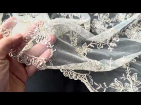 Dentelle perlée couleur champagne – P509