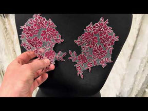 Appliques en dentelle argentée et lie de vin - T42