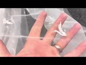 Oreiller en dentelle perlée ivoire