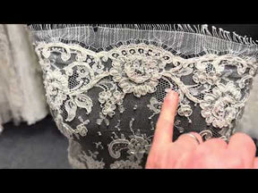 Dentelle de Chantilly ivoire à cordonnet et perles - P207