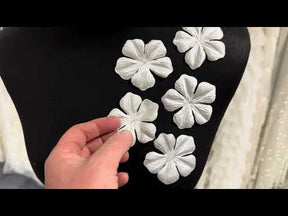 Fleur découpée au laser blanc hivernal - MM0029 (Paquet de 144)